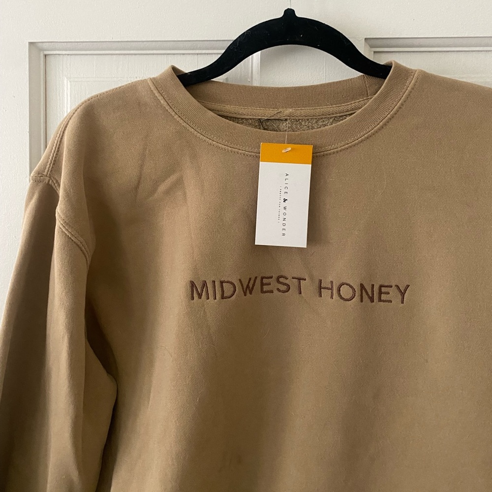 “Midwest Honey” crewneck from Alice & Wonder